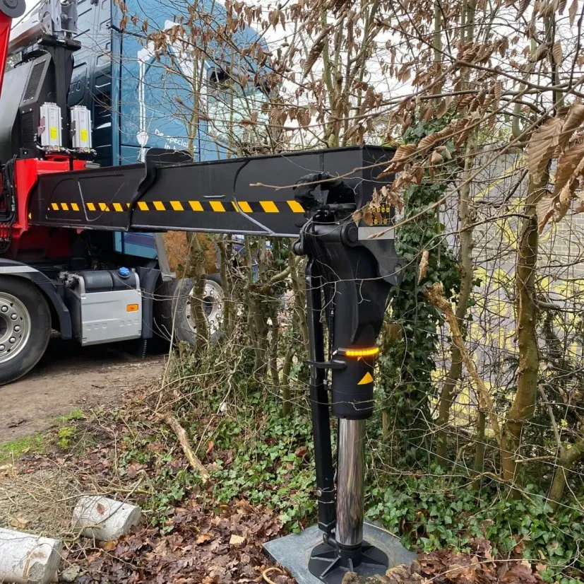 Onze autolaadkraan aan het werk