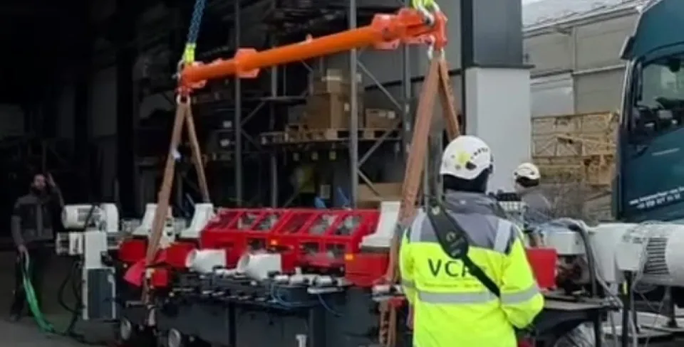 Schaafmachine van bijna 10 ton veilig geladen