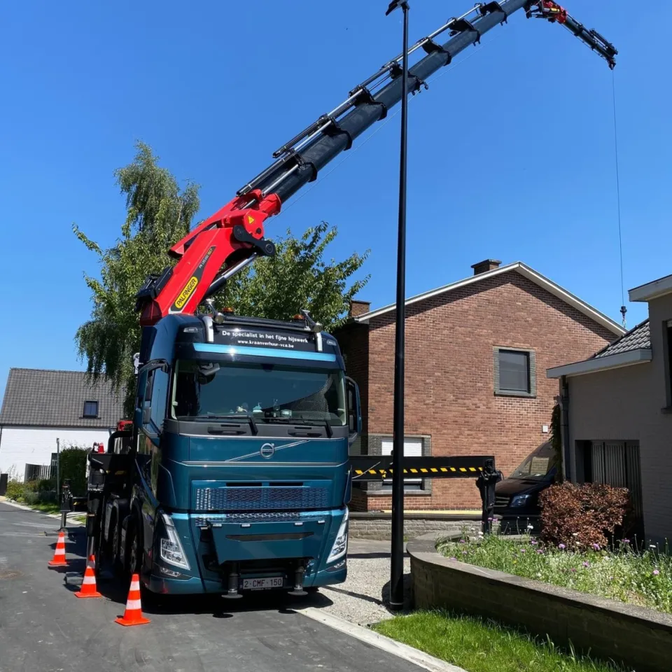 Veelzijdigheid en kracht van onze kranen in actie