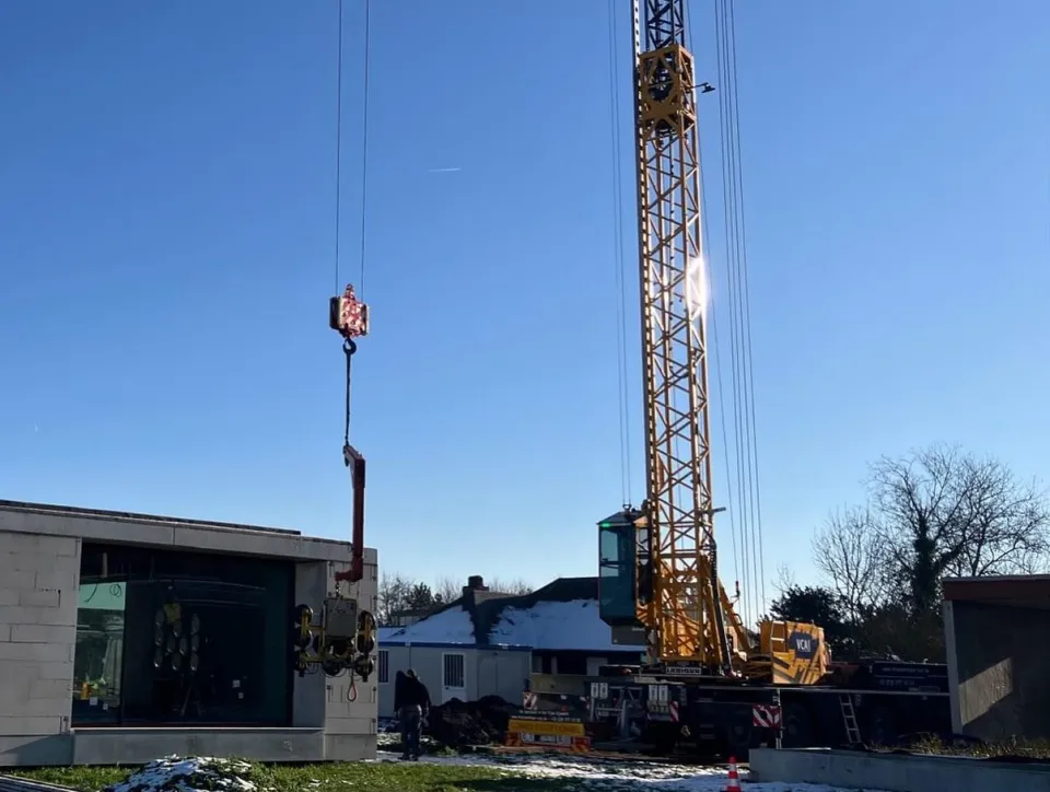 Glas plaatsen in kluisbergen