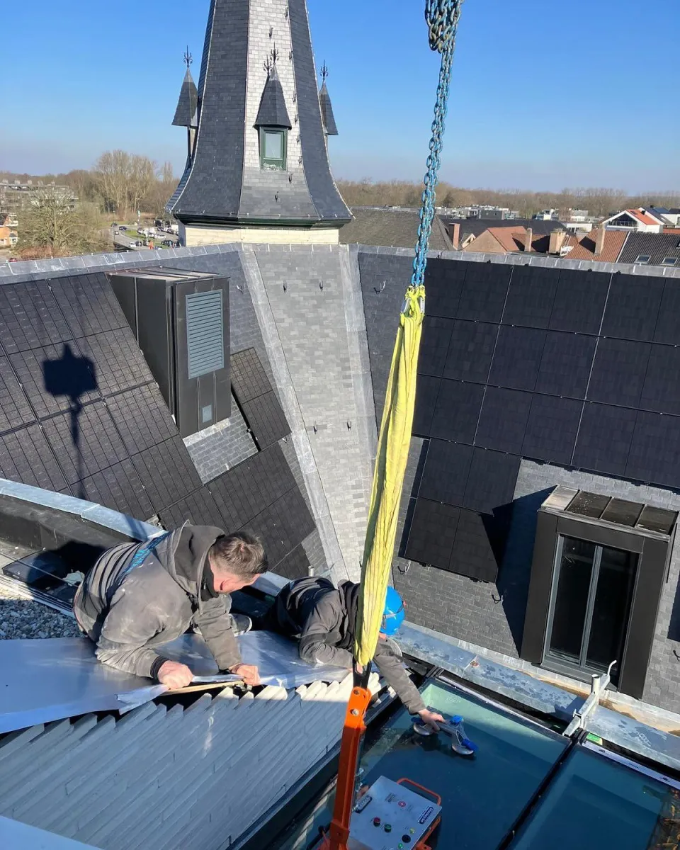 Glas plaatsen met precisie in lokeren