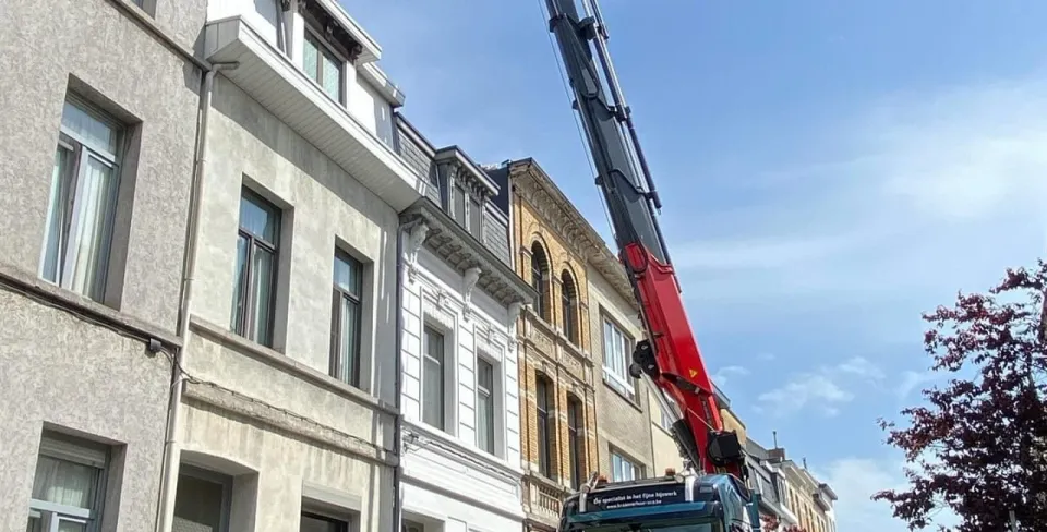 Schaafmachine van bijna 10 ton veilig geladen