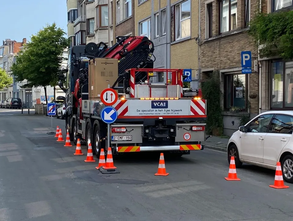 Signalisatie van Kraanverhuur VCA op een werf